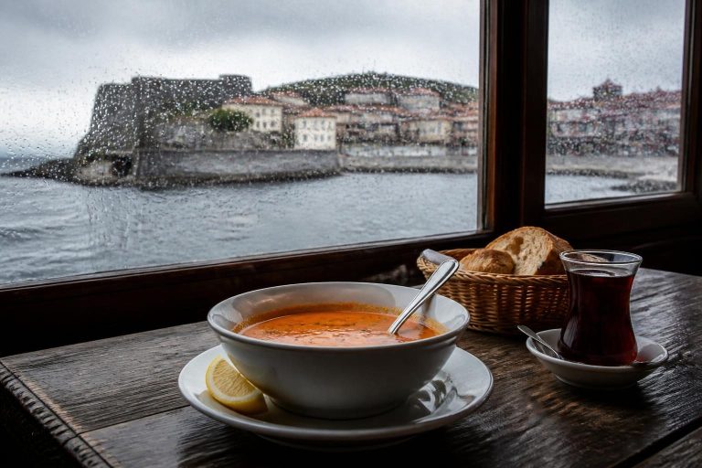 Amasra’da Yağmurlu Havada Ne Yapılır? Müzeler, Lezzet Durakları ve Kapalı Alan Rotası