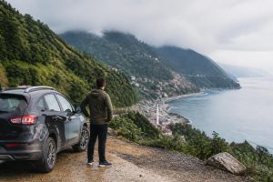 Karadeniz Turu mu Kendi Araçla Gezi mi? Maliyet, Esneklik ve Yol Zorluğuna Göre Seçim