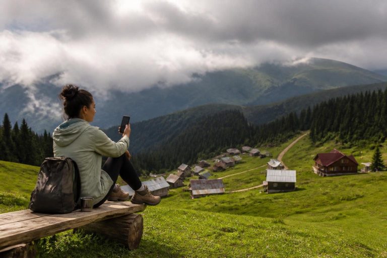 Karadeniz Yaylalarında Telefon ve İnternet Çeker mi? Yola Çıkmadan Önce İletişim Rehberi