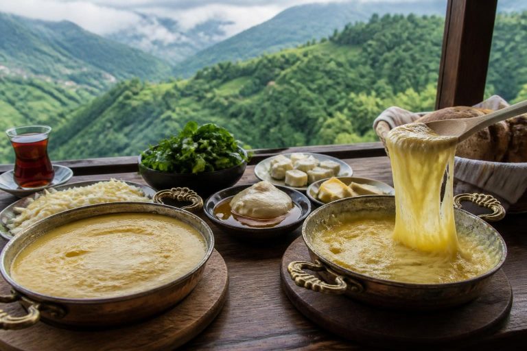 Kuymak ve Muhlama Arasındaki Fark Nedir? Karadeniz Kahvaltısı Sipariş Rehberi