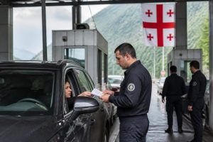 Gürcistan’a Kendi Aracınla Gidilir mi? Sarp Sınırı İçin Belge ve Sigorta Kontrolü