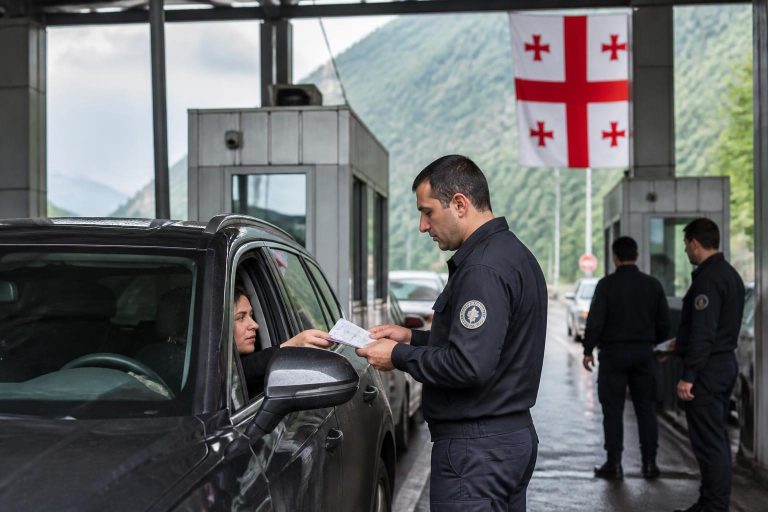 Gürcistan’a Kendi Aracınla Gidilir mi? Sarp Sınırı İçin Belge ve Sigorta Kontrolü