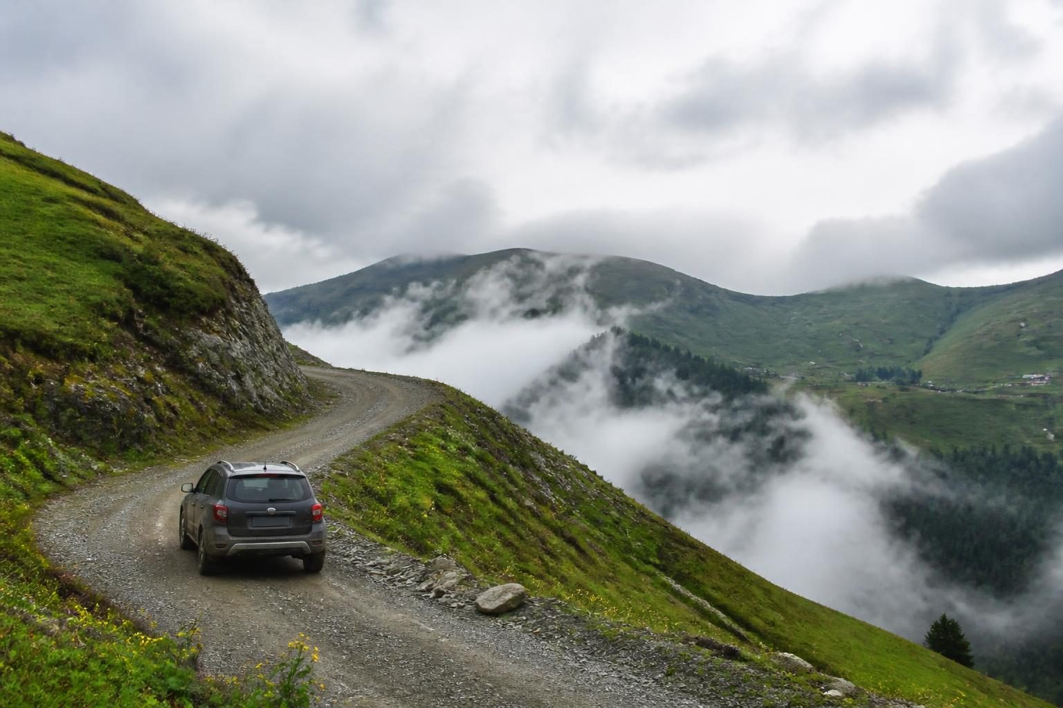 Karadeniz Yayla Yollarında İlk Kez Araç Kullanacaklar İçin Sürüş ve Güvenlik Rehberi